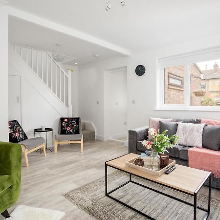 Pass The Keys Spacious And Very Modern Family Home, Central Windsor Exterior foto