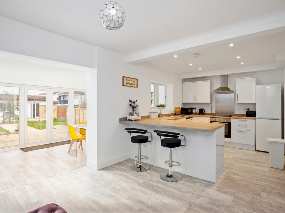 Pass The Keys Spacious And Very Modern Family Home, Central Windsor Exterior foto