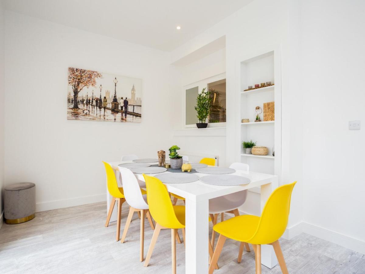 Pass The Keys Spacious And Very Modern Family Home, Central Windsor Exterior foto