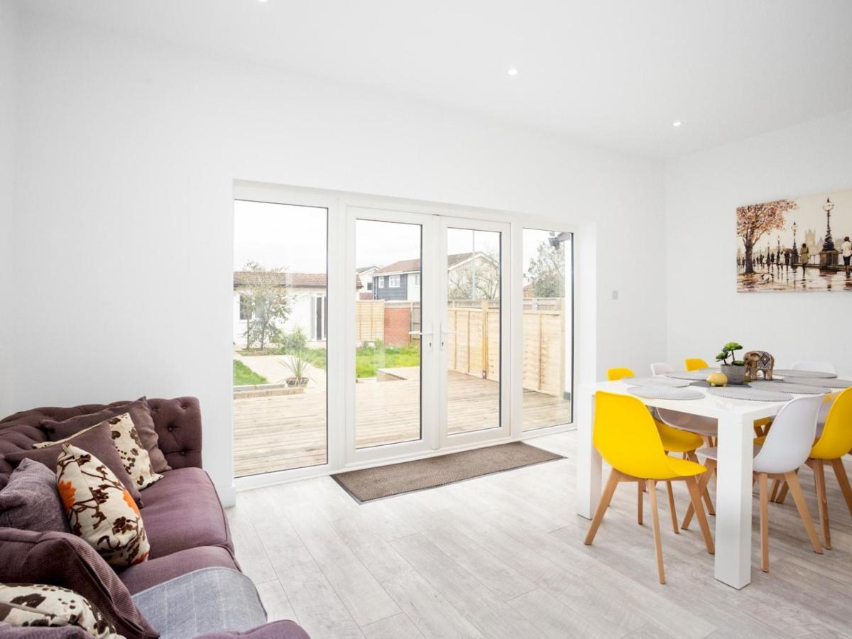 Pass The Keys Spacious And Very Modern Family Home, Central Windsor Exterior foto