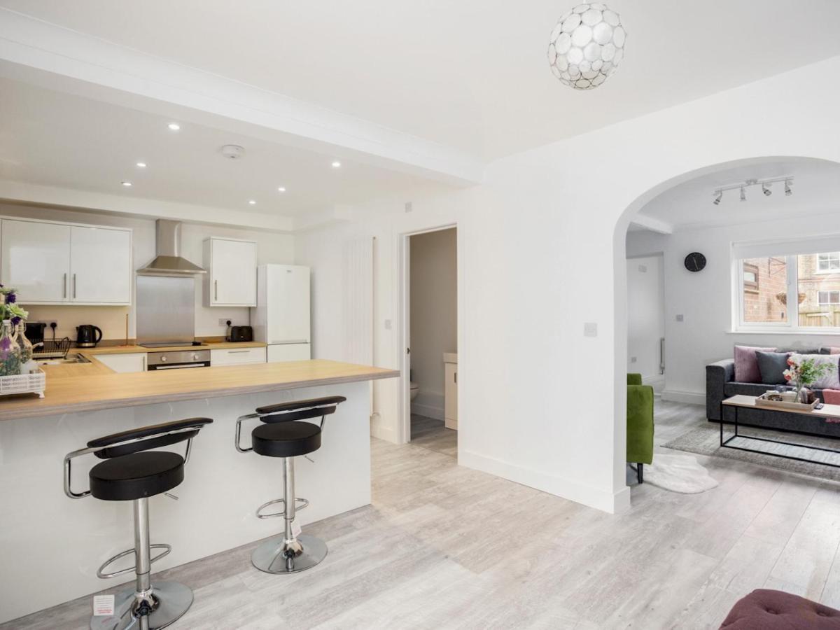 Pass The Keys Spacious And Very Modern Family Home, Central Windsor Exterior foto